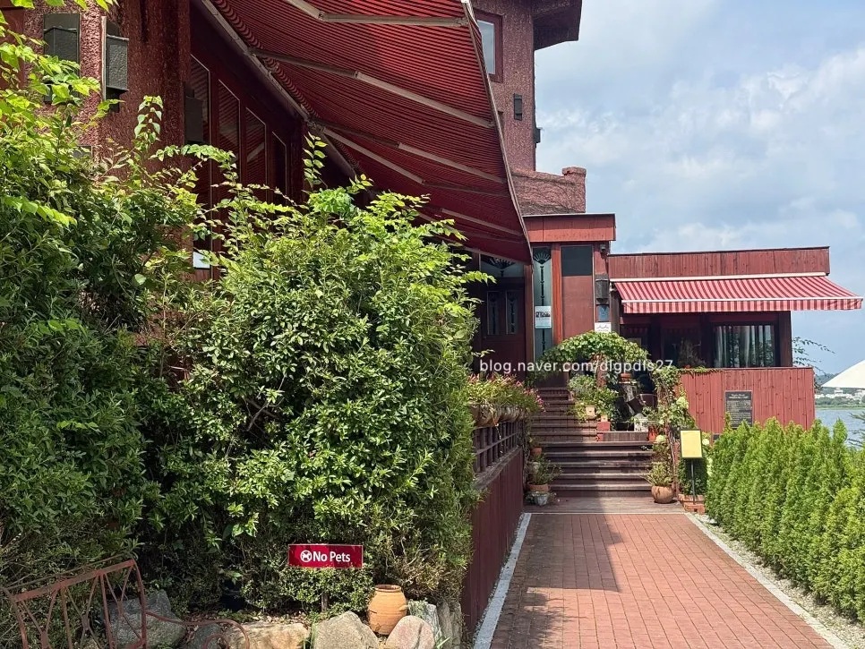 View of the Bukhan River from around the café