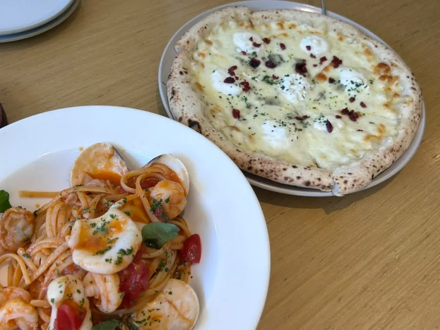 Linguine seafood pomodoro pasta