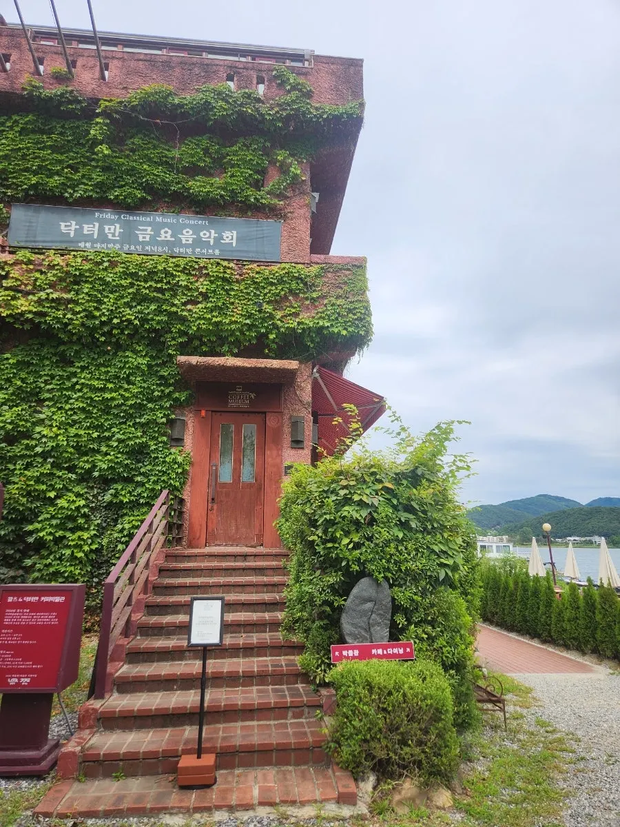 Waltz and Dr. Mahn café exterior by the Bukhangang River
