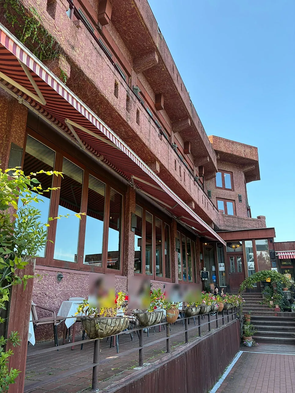 Outdoor space overlooking the Bukhangang River