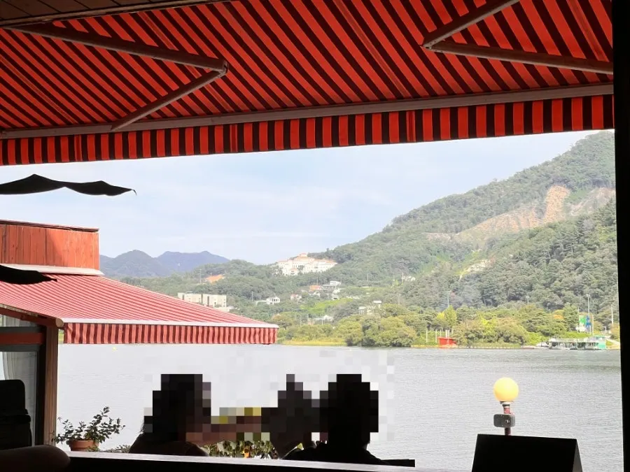 Bukhangang River view from the popular front window seats