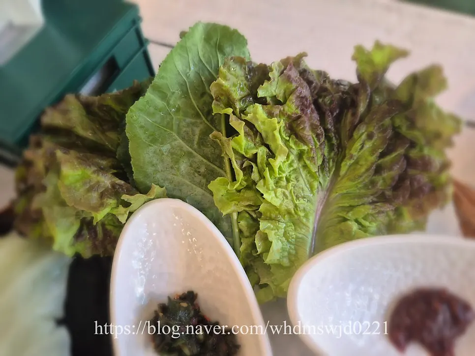 토마토장 삼겹살과 곁들임 반찬