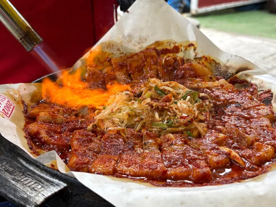 불판 위 토마토장 삼겹살 불쇼