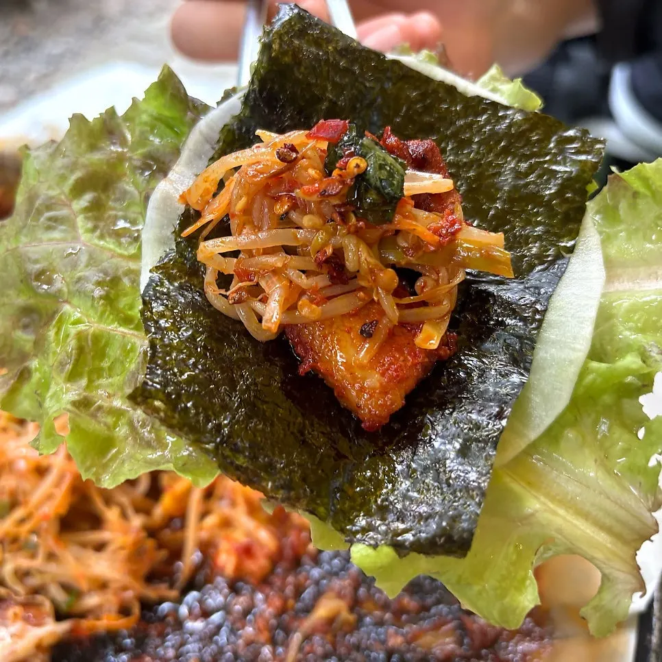 쌈무와 김에 싸 먹는 토마토장 삼겹살