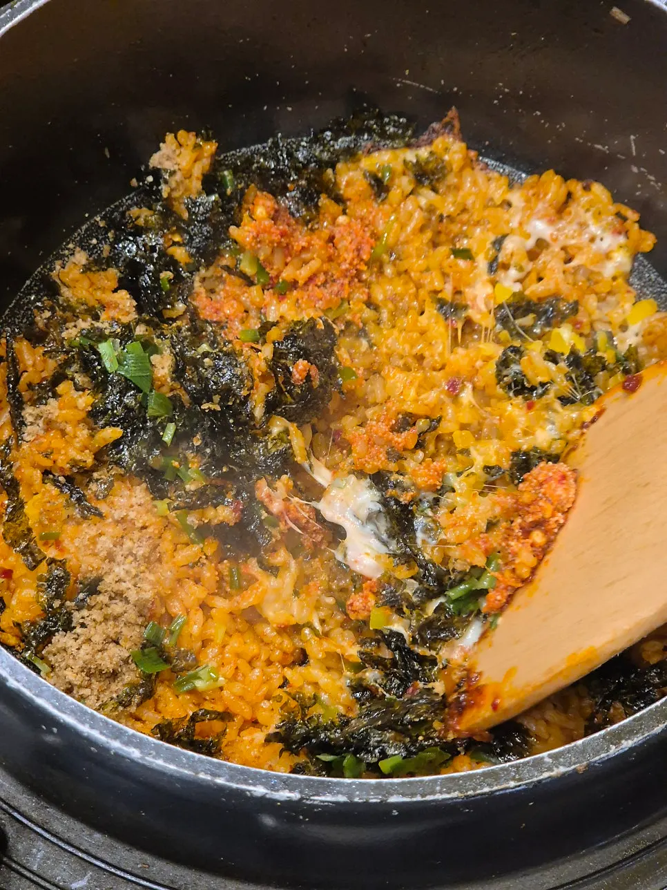 Fried rice topped with mozzarella cheese