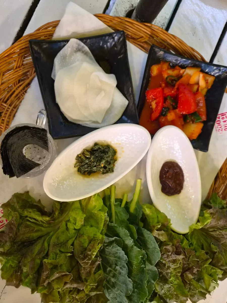 숙주와 파채가 올라간 토마토장 삼겹살