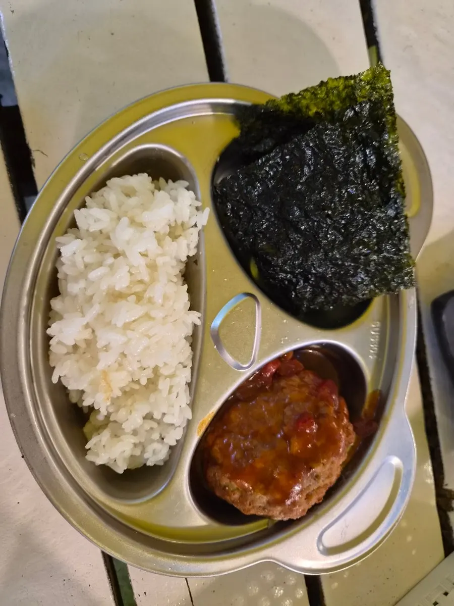 불판에 올린 토마토장 삼겹살