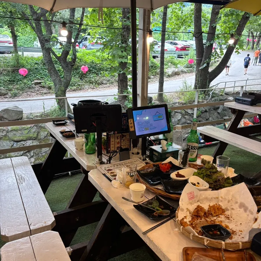 View of the outdoor seating area after finishing the meal