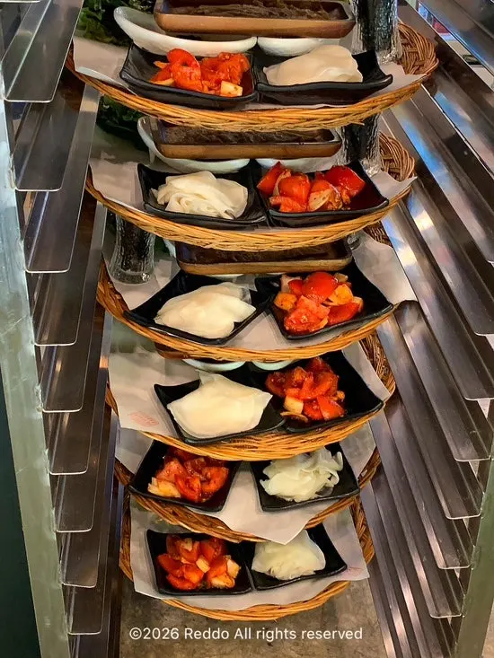 따뜻하게 나온 기본찬 잡채