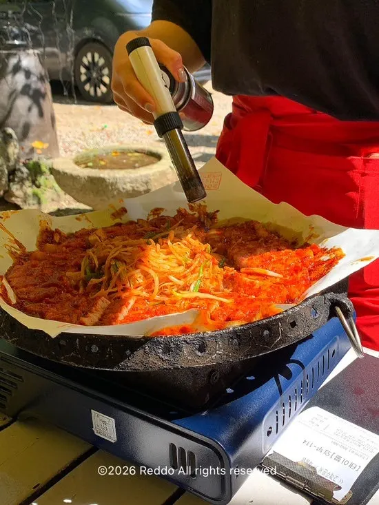 직원이 구워 썰어준 토마토장 삼겹살