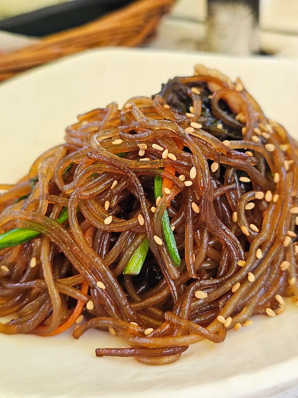 깻잎오일장과 갓무친 잡채 기본 상차림