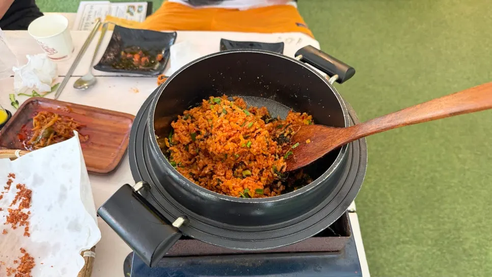 明太魚子滿滿鍋巴炒飯