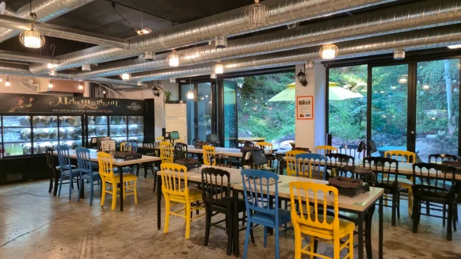 View of the surroundings from the outdoor seating