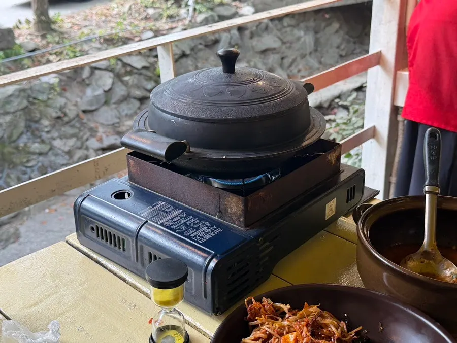 Mixing rice into the kalguksu broth