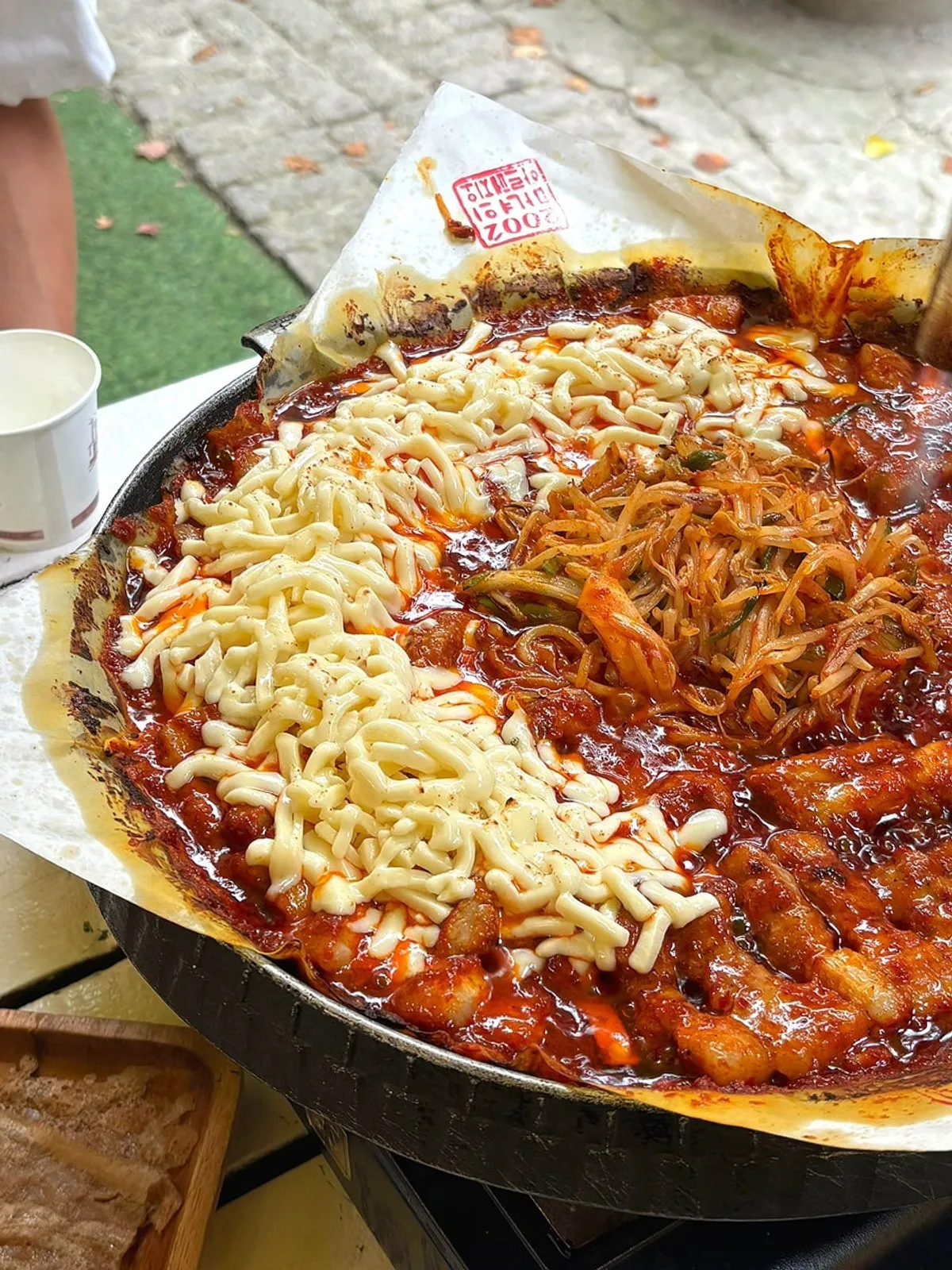Grill plate with Witch's cheese tomato pork belly