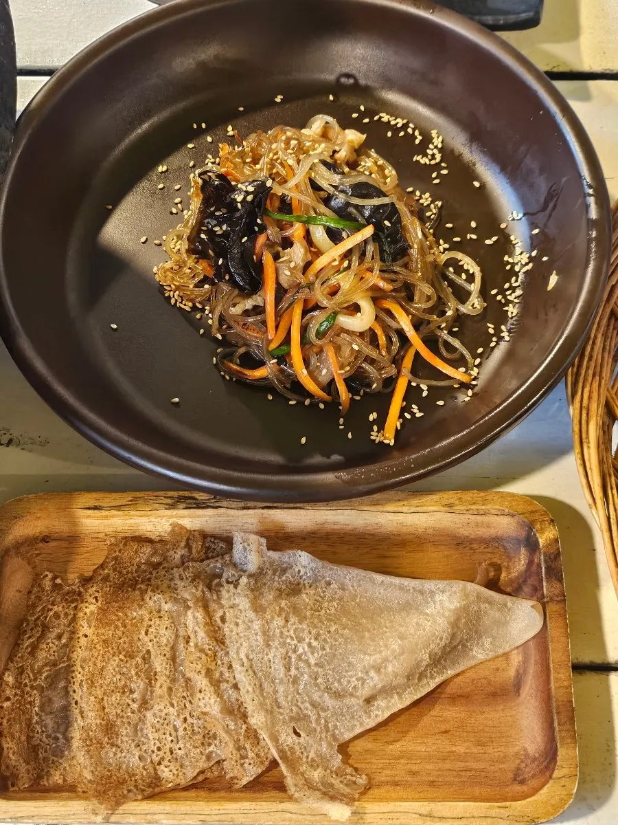 가짓수 많은 반찬 상차림