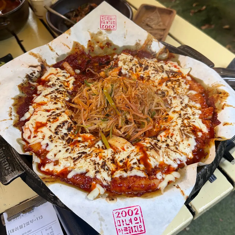 토마토장 양념이 밴 삼겹살 클로즈업