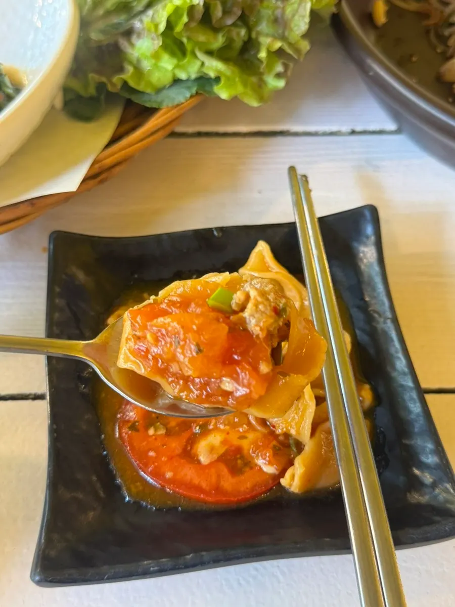 The new tomato-jang kalguksu noodle soup