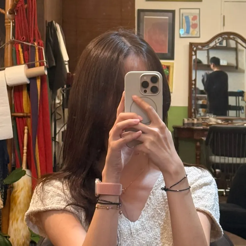 Before the root touch-up and hair clinic treatment
