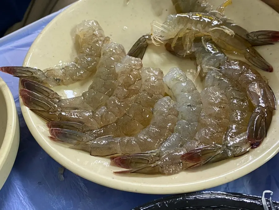 직접 손질한 싱싱한 생새우