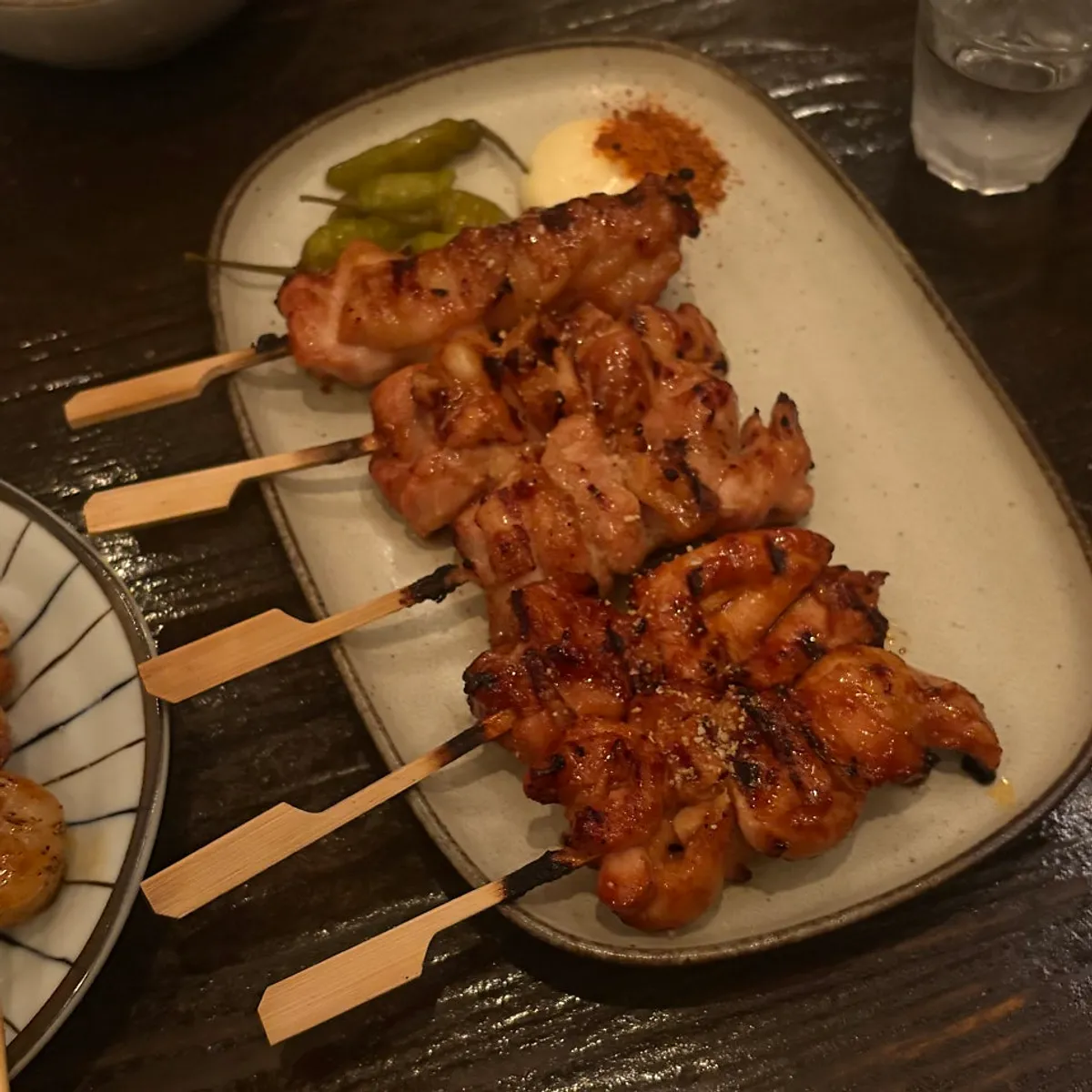 닭다리꼬치 5개 한 접시