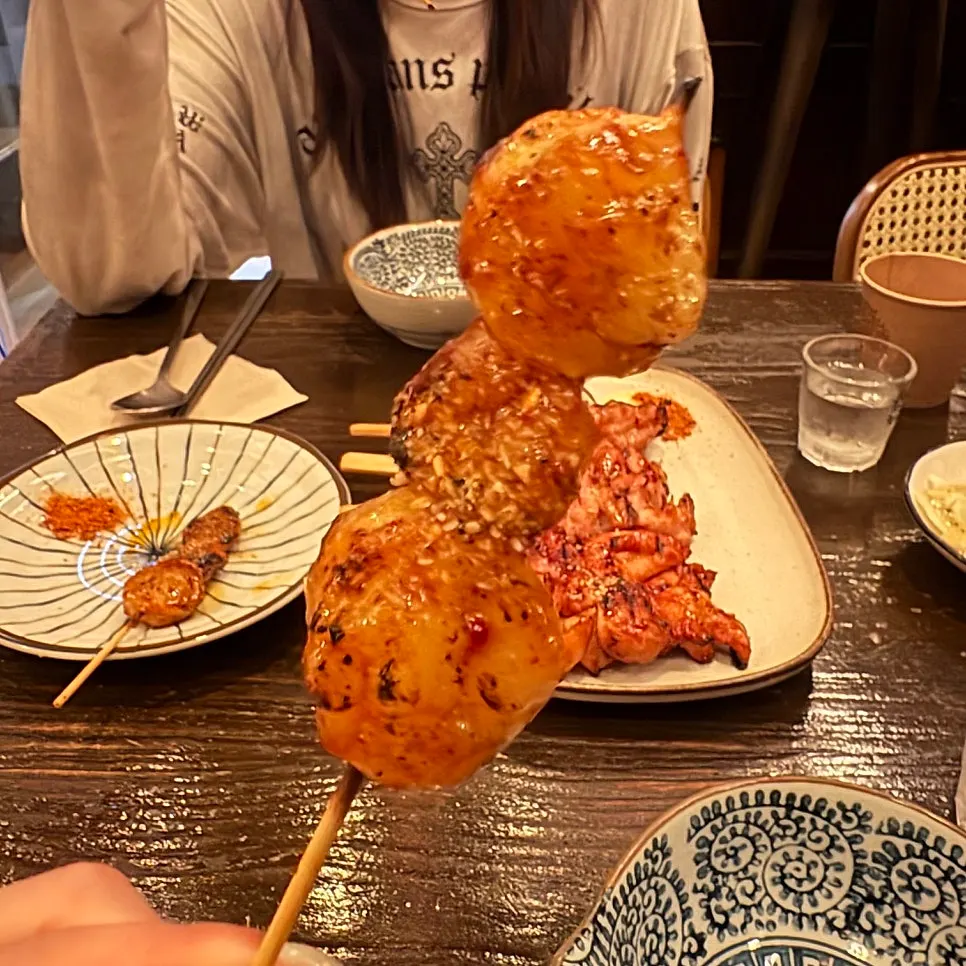 꼬치와 소주를 곁들인 술상