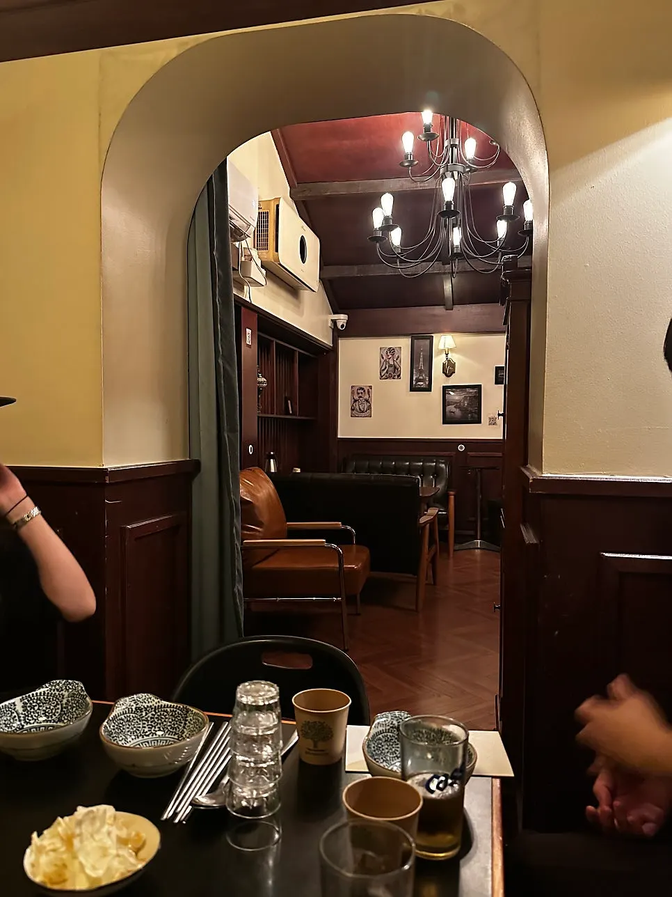 A drinking table at Nani Byeolgwan Yeongdeungpo Branch