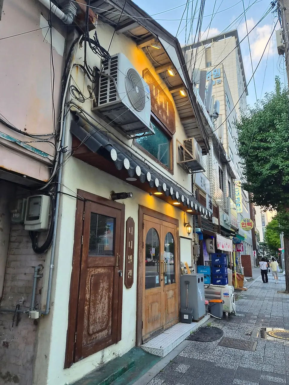 Exterior of Nani Byeolgwan, a 2-minute walk from Times Square