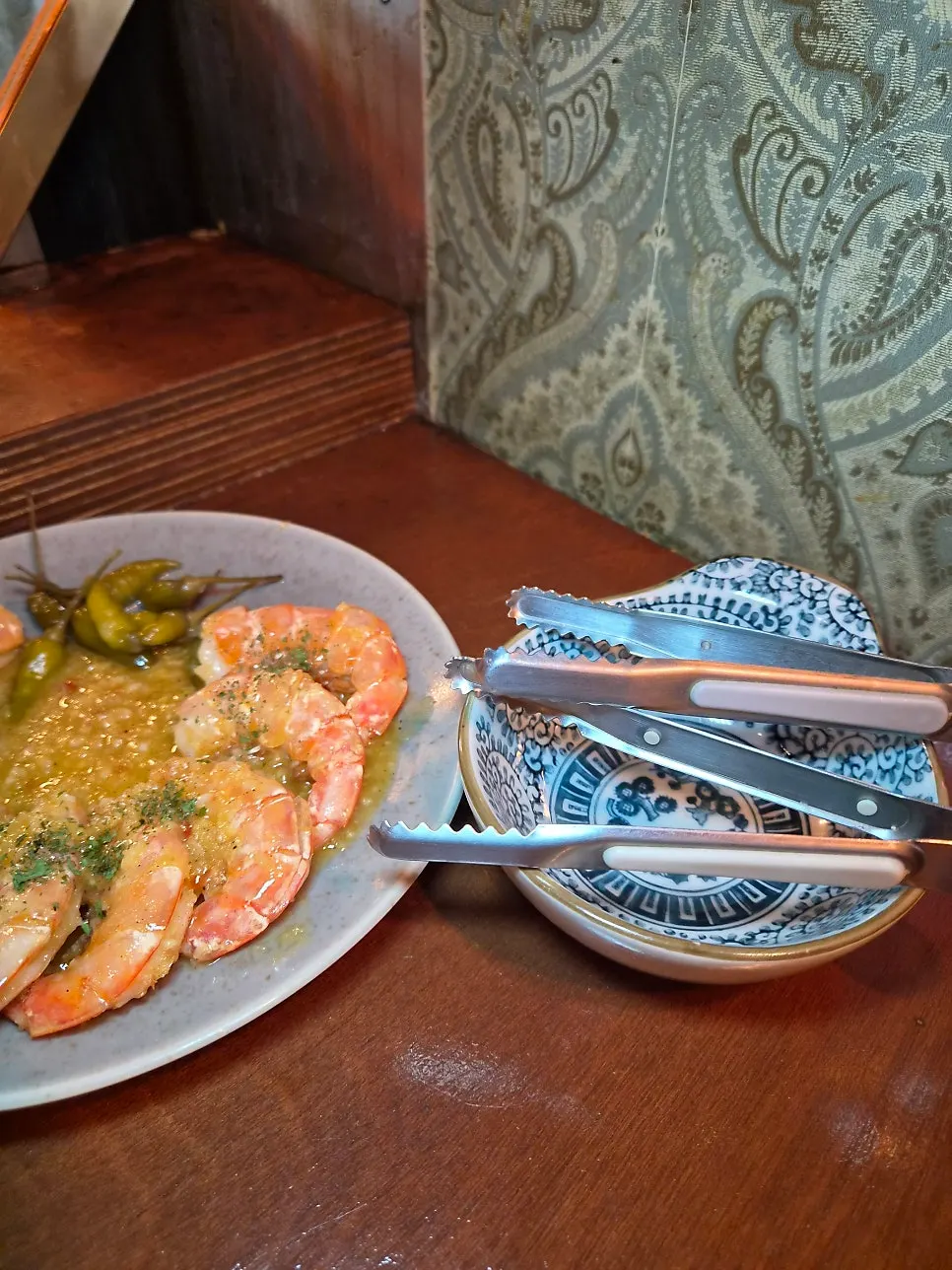 Peeling the king shrimp shell with tongs