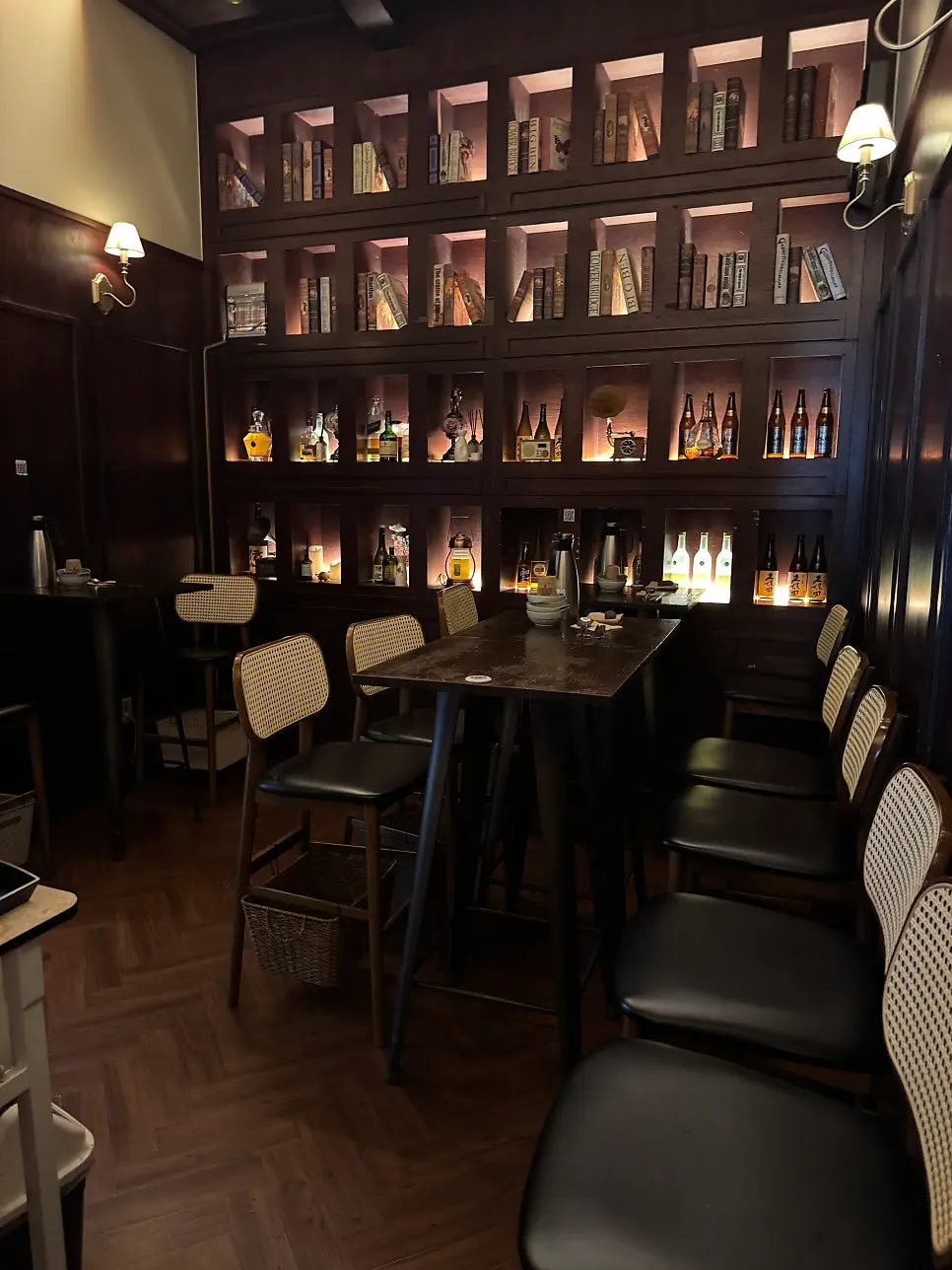 Inner table seating interior at Nani Byeolgwan Yeongdeungpo Branch