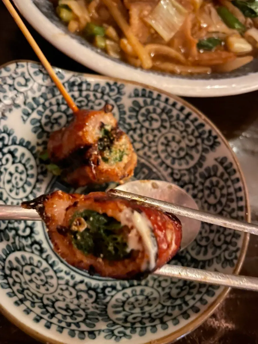 속이 꽉 찬 삼겹대파꼬치 단면