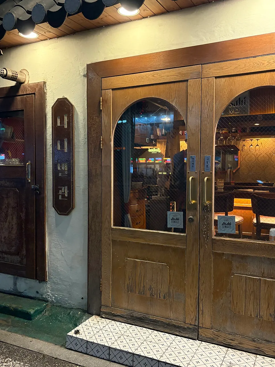 View of the 1st floor seating at Nani Byeolgwan Yeongdeungpo Branch