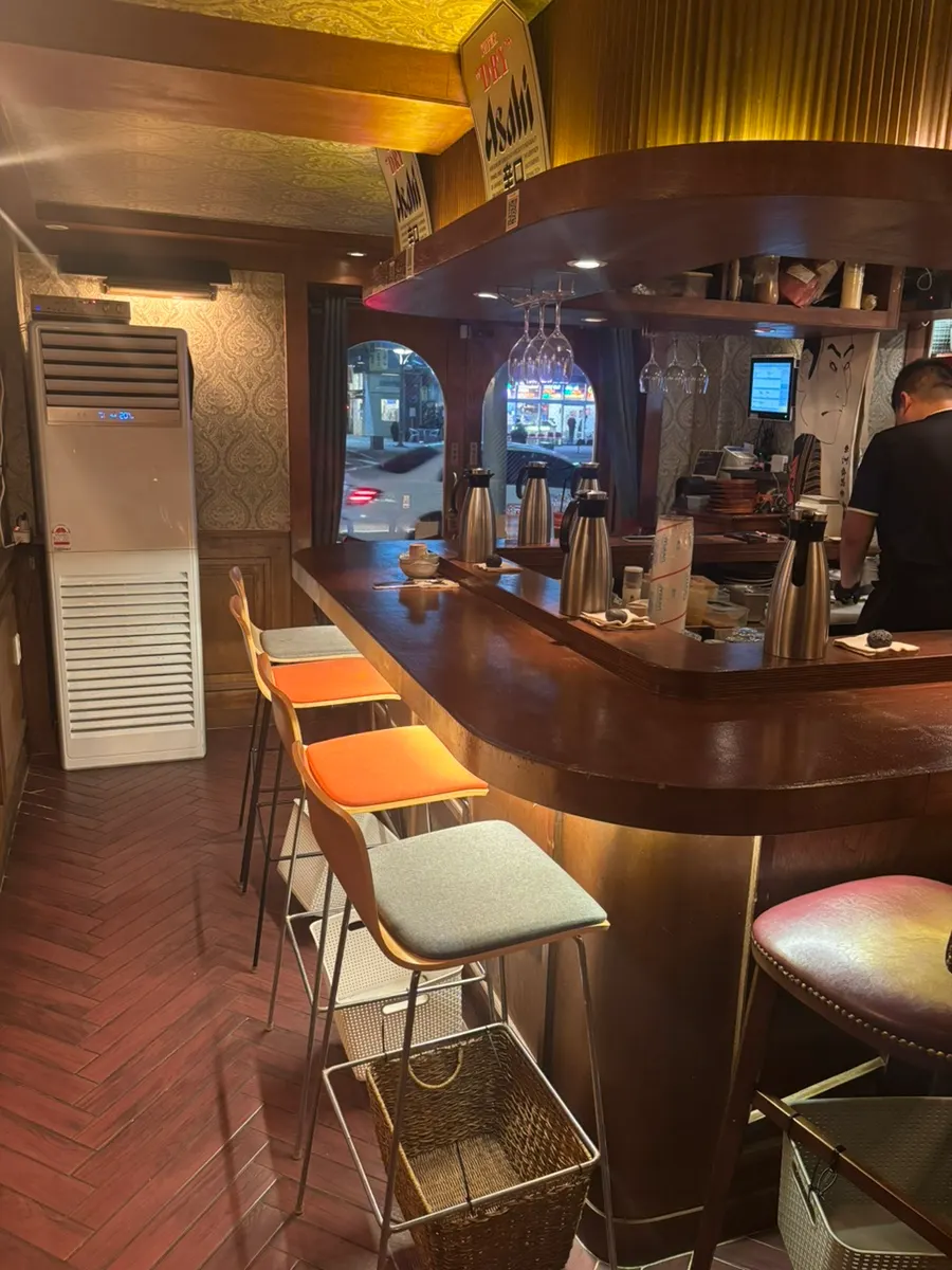 Table seating interior at Nani Byeolgwan Yeongdeungpo Branch