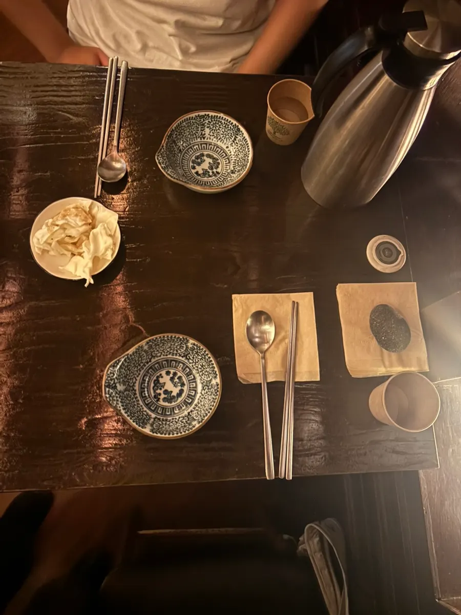 Lighting and seating atmosphere of the izakaya