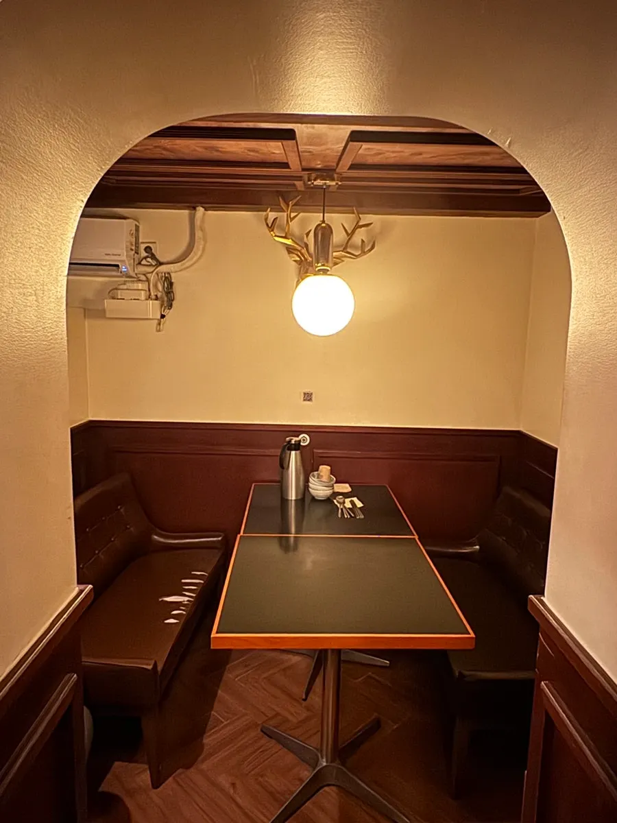 Atmosphere of the space leading up to the 2nd floor