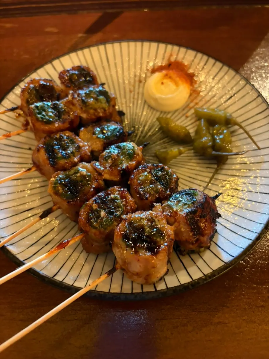간장데리야끼 소스를 바른 삼겹쪽파꼬치