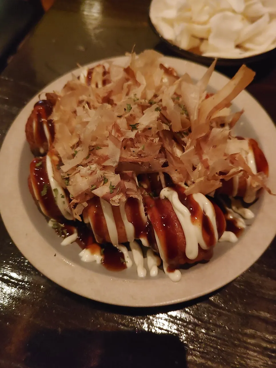 A plate of freshly ordered takoyaki