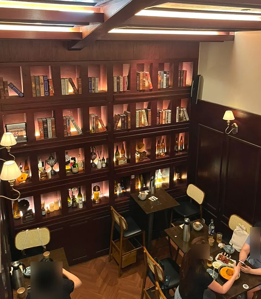 Overview of the interior seating on the 1st floor of Nani Byeolgwan
