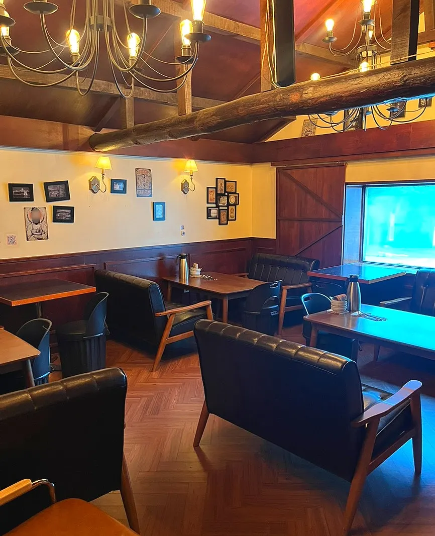 4-person sofa table on the 2nd floor of Nani Byeolgwan
