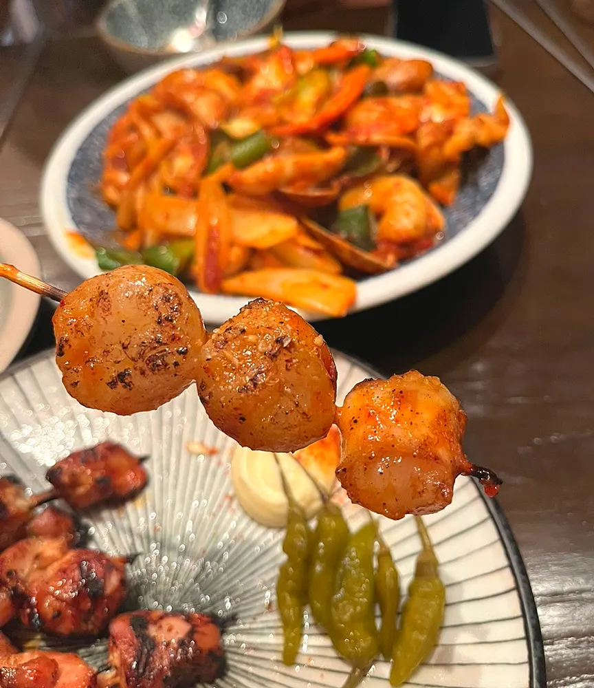 Close-up of gopchang skewers with a hint of lemon at Nani Byeolgwan