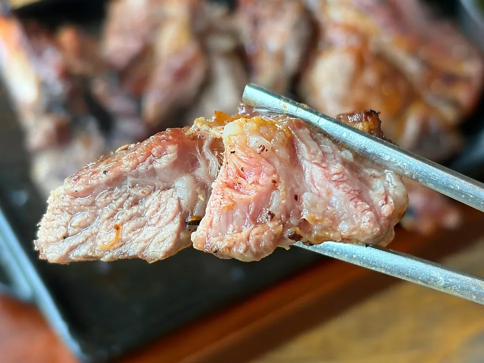 기름이 적당히 섞인 양갈비 단면