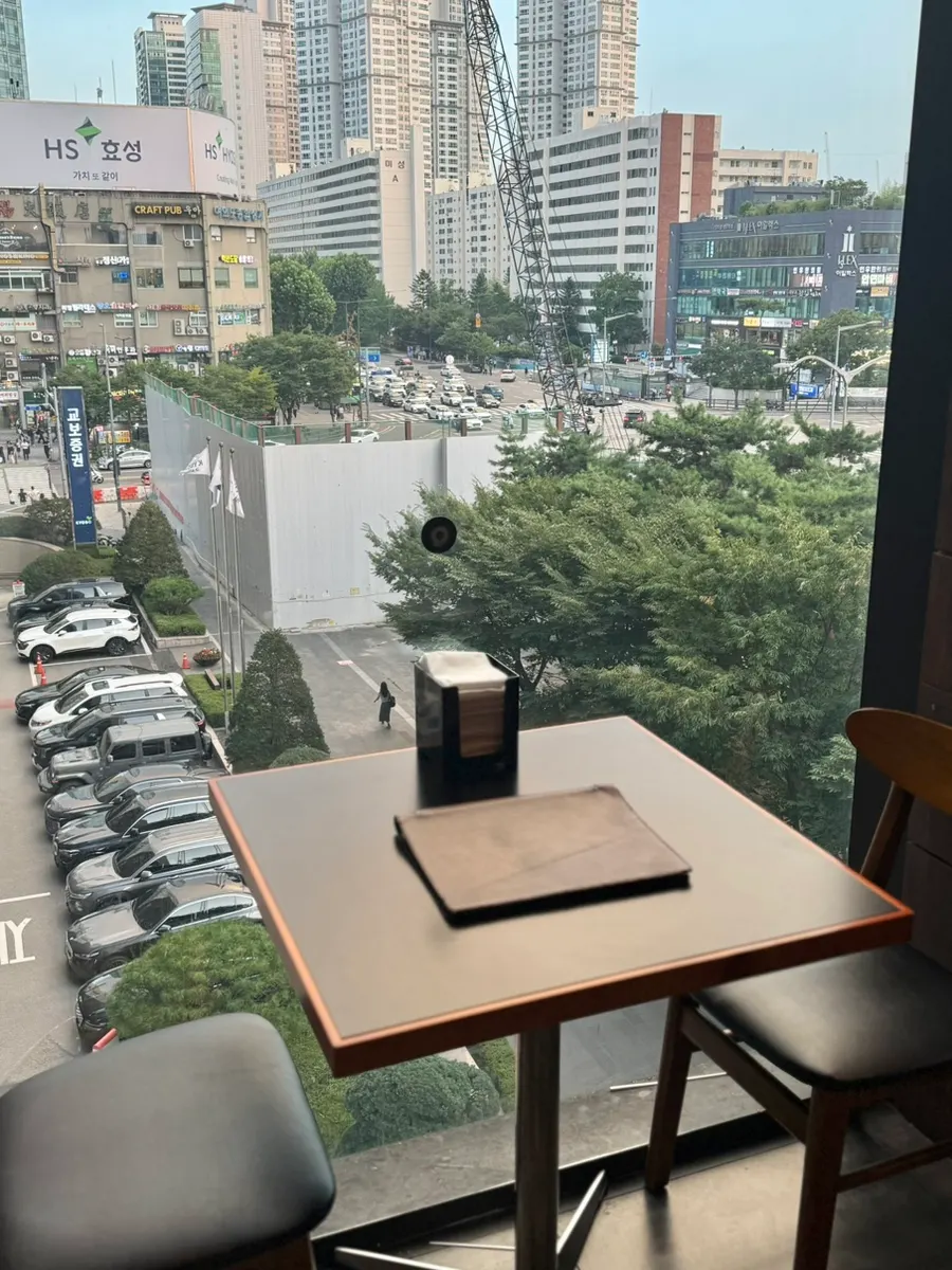 여의도 시티뷰 창가 자리