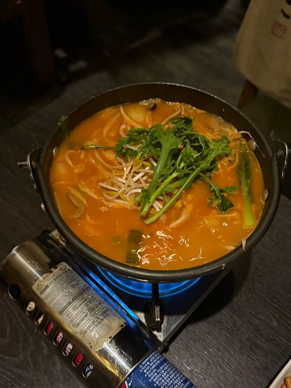 끓고 있는 나가사키해물나베