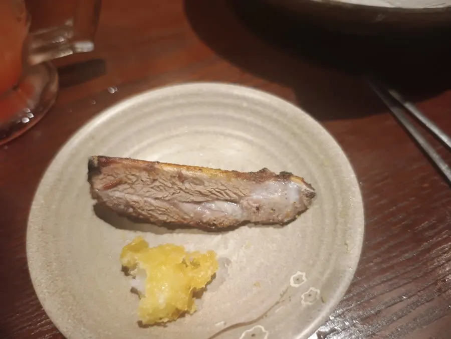 ナニ汝矣島店でラム肩料理を楽しんだ席