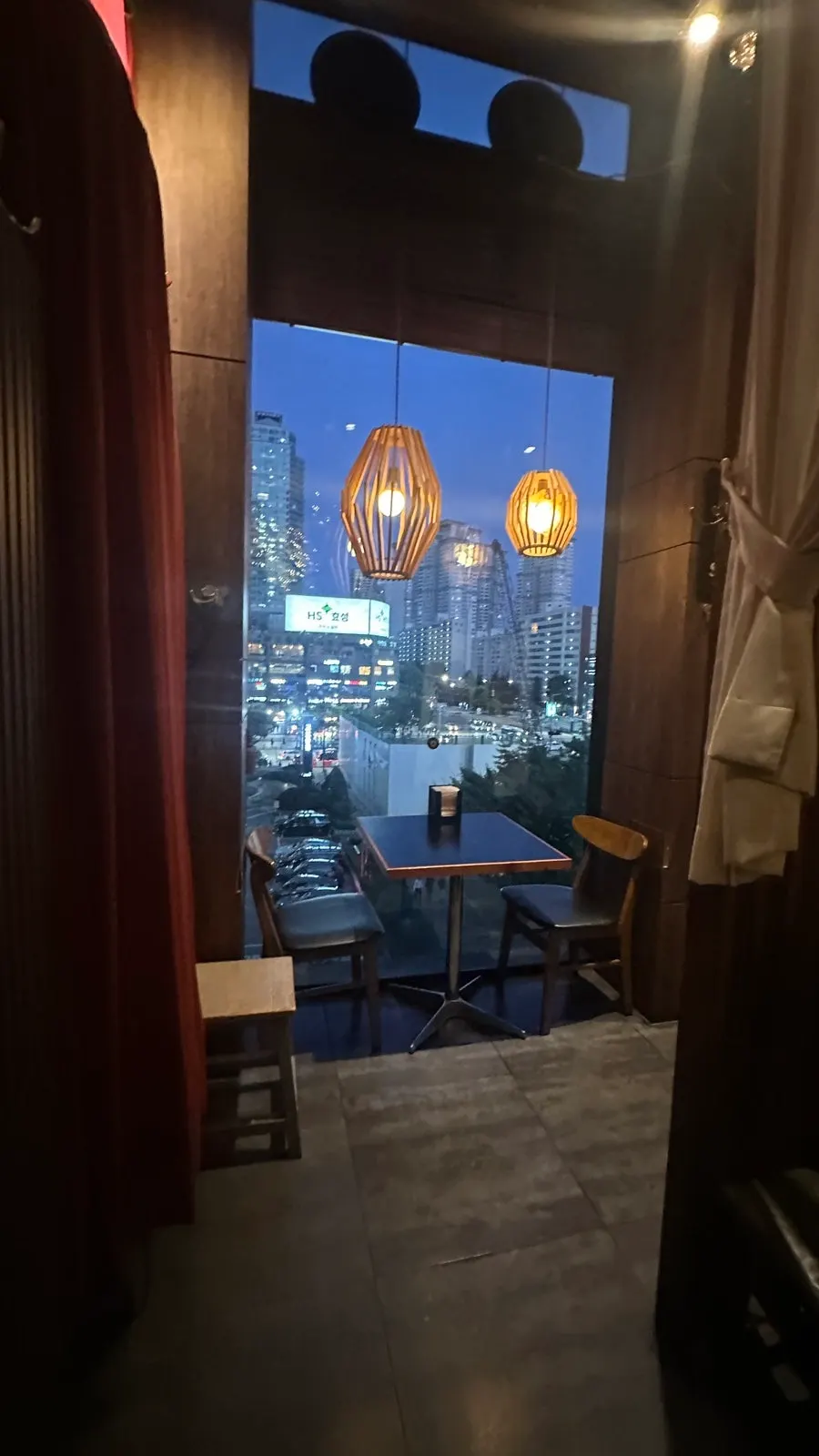 Interior hallway and lighting inside Nani Yeouido Branch