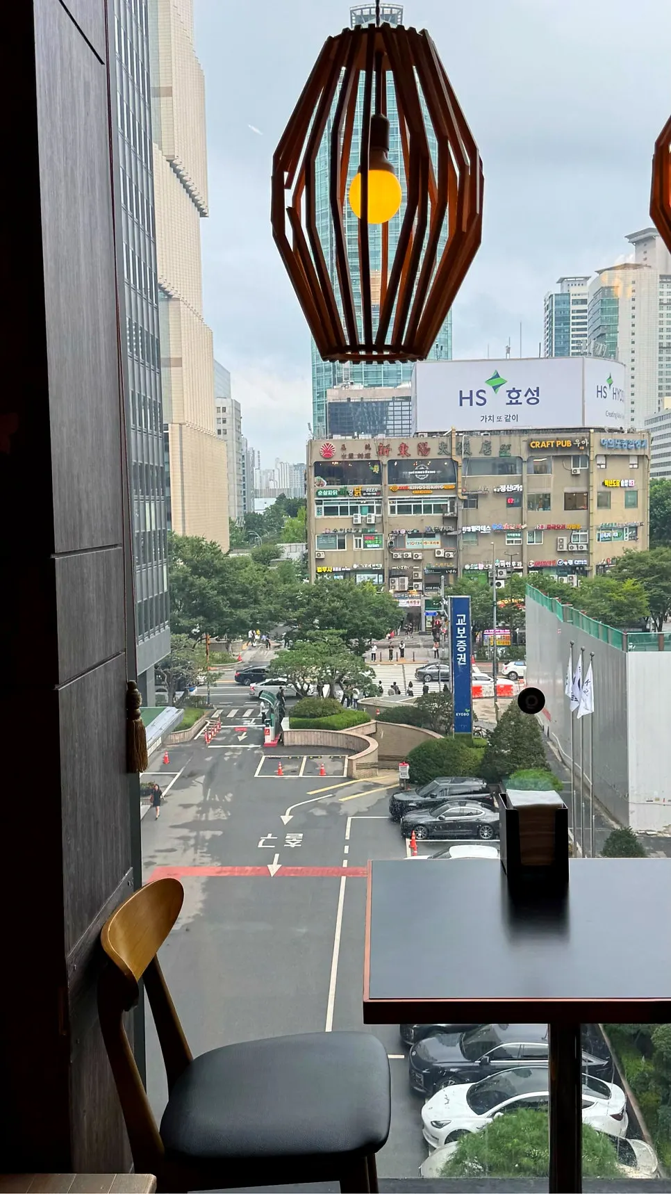 나니 여의도점 창가 자리