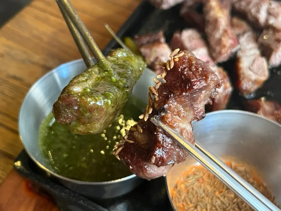 양갈비와 함께 나온 두 가지 소스