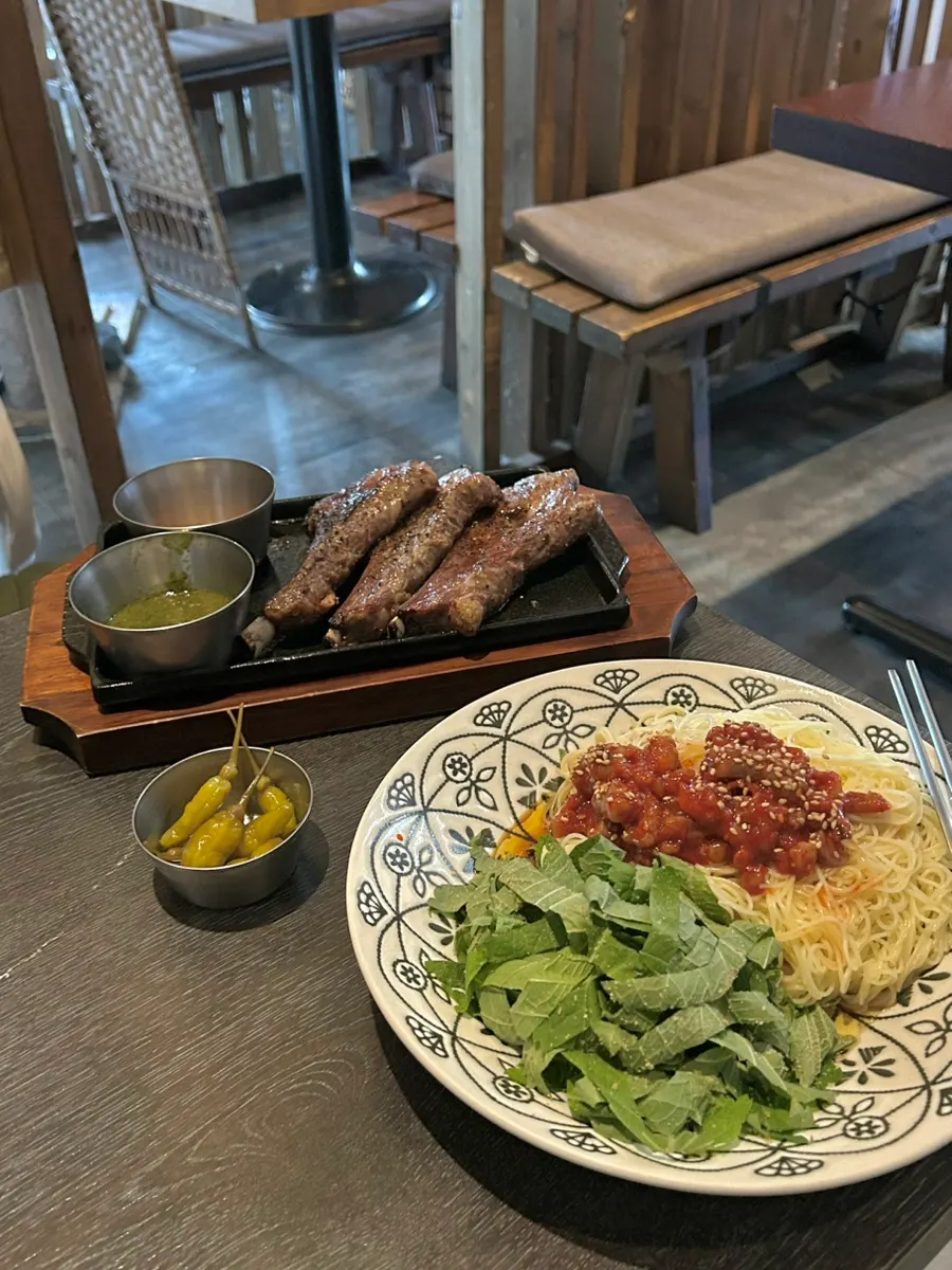 고급 양갈비 숄더랙과 들기름 낙지 파스타 상차림