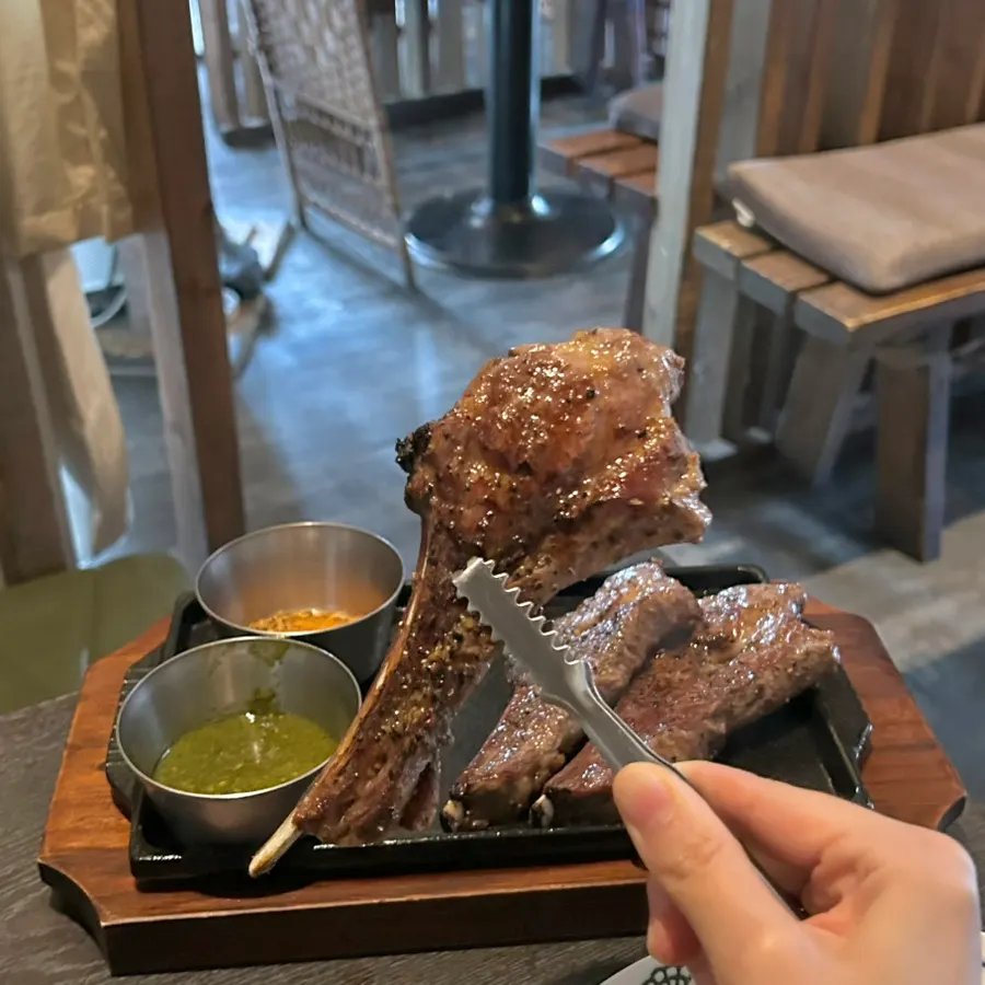 호주산 냉장 숄더랙으로 만든 고급 양갈비