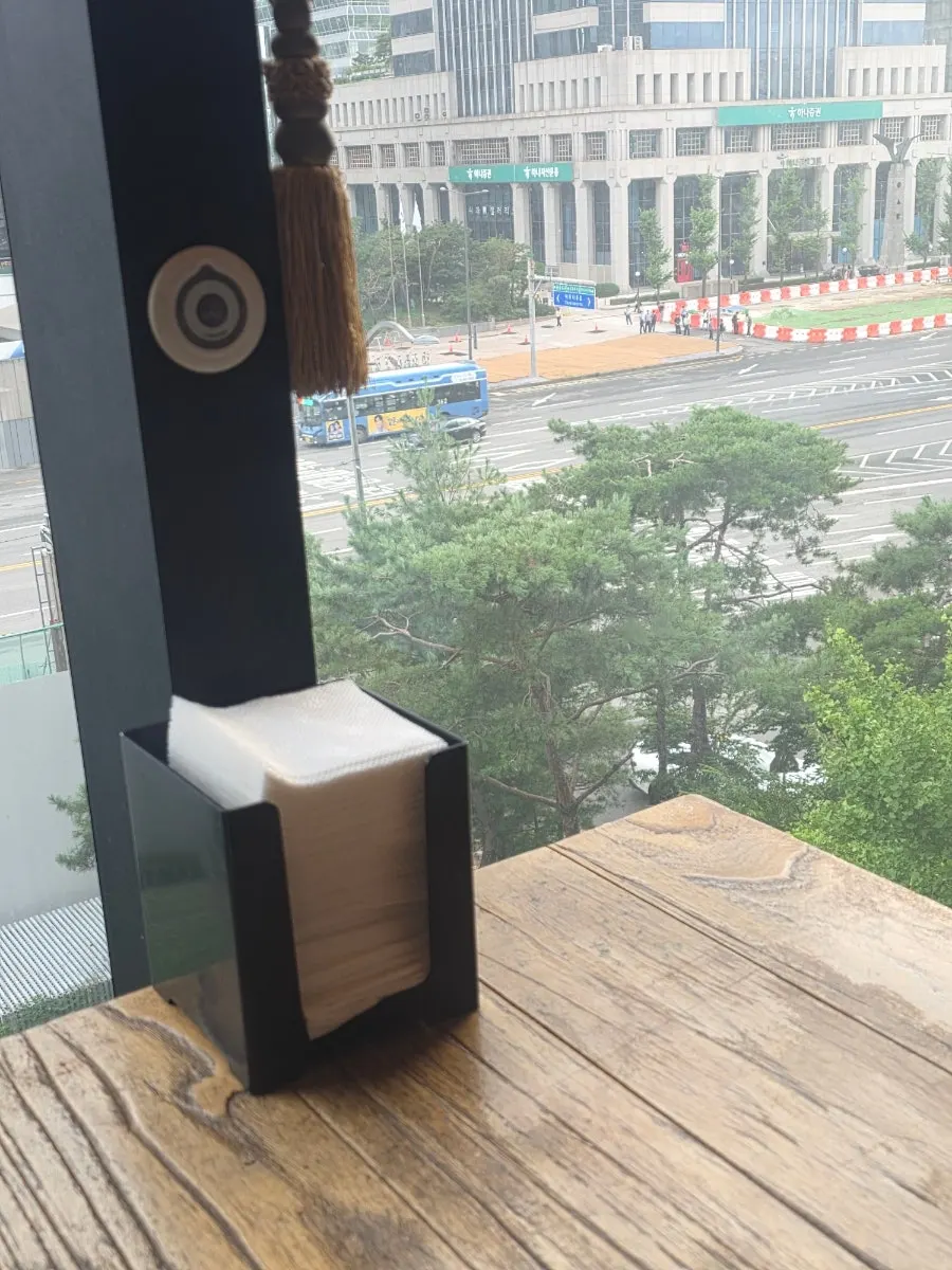 은은한 조명의 나니 여의도점 실내